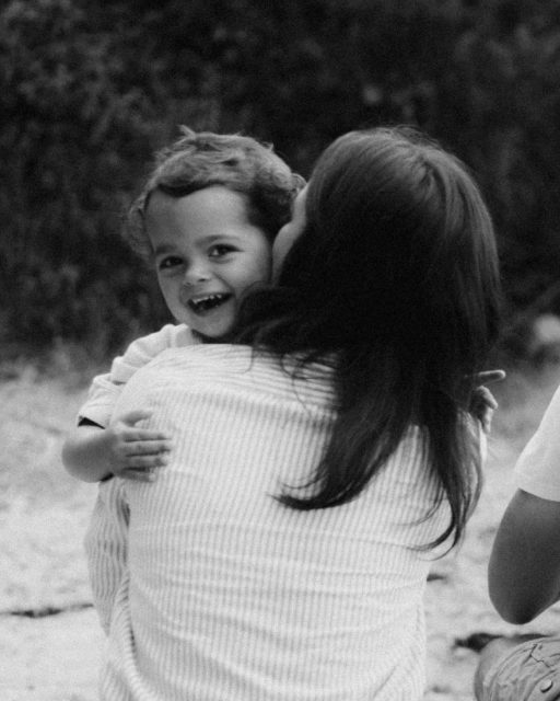 Double dose de rires, de câlins et de jeux pendant cette séance famille cet été 🫶🏼🌞

#photographebretagne 
#familyphotography 
#photographefamille
#twinsisters 
#vannes