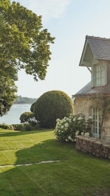 Reportage sur Irus, juillet 2024 🎞️

Un reportage réalisé pour la location de l’île, de sa maison principale ainsi que de la maison d’invités. 
Un lieu de prestige niché au cœur du Golfe, magique et hors du temps.

Je réalise des reportages photo pour vos lieux, toute l’année sur le Golfe du Morbihan et dans toute la Bretagne. 
Écrivez-moi pour me parler de votre projet ✍🏼

#lieudexception #locationgolfedumorbihan #immobilierdeprestige #immobiliermorbihan #golfedumorbihan #lieuinsolite #ilebretonne #immobiliervannes #bretagnesud