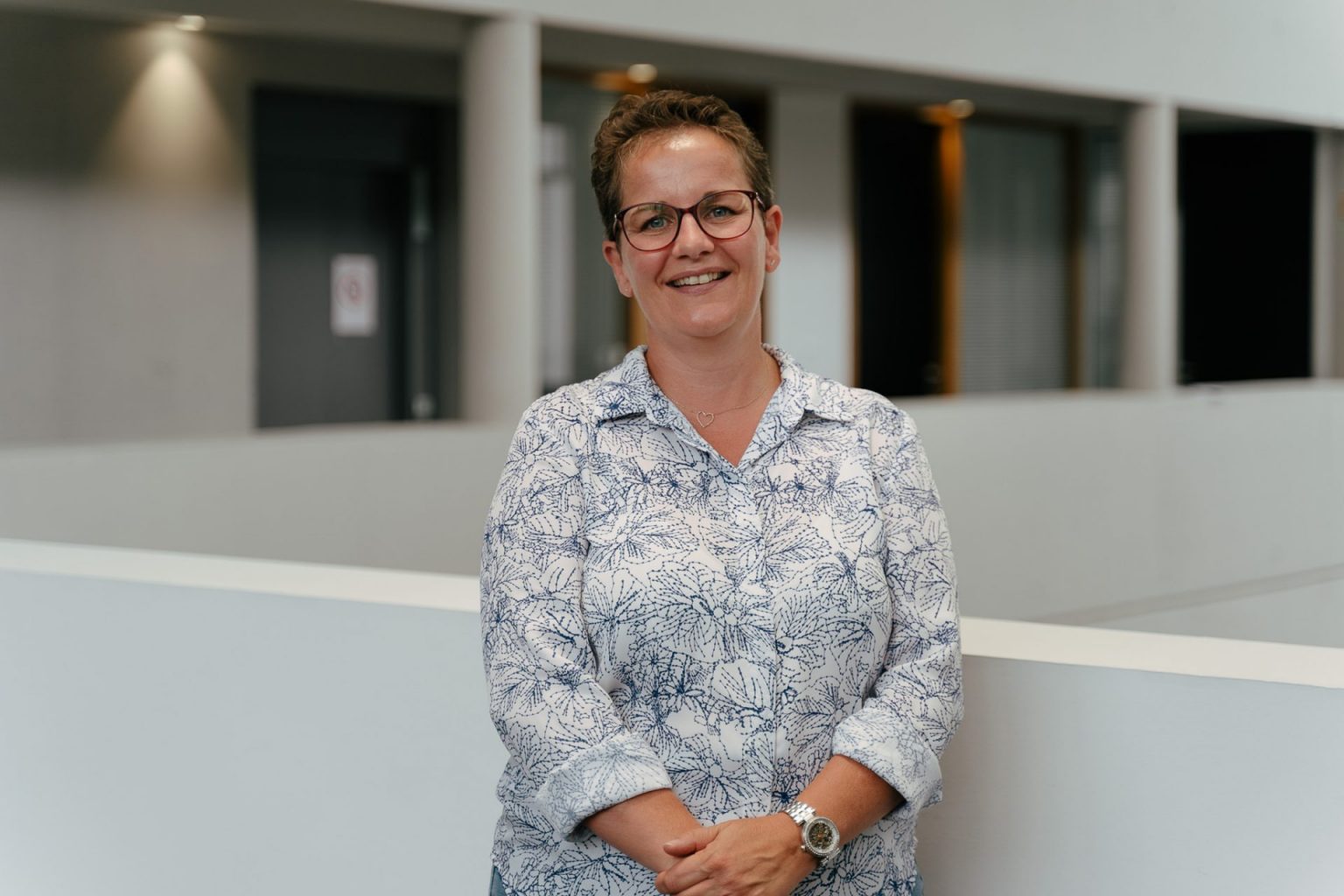Portrait d'une femme souriante