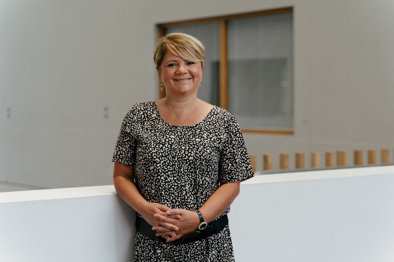 Portrait d'une femme souriante