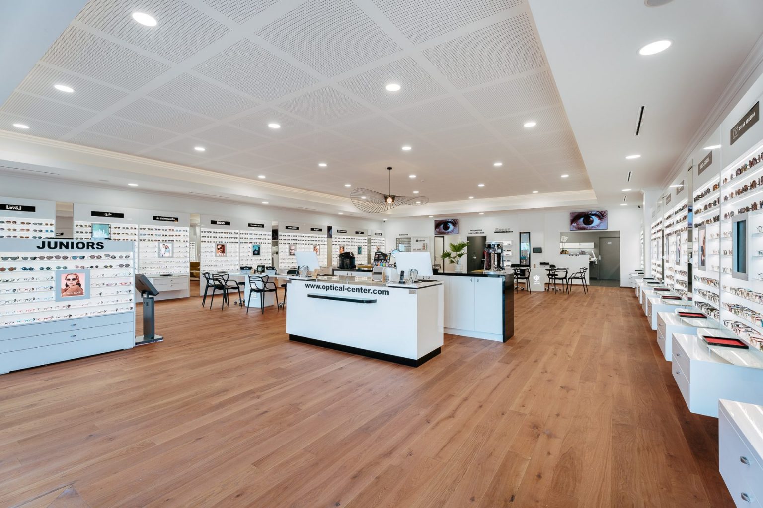 Photographie de l'ensemble de la boutique d'un opticien