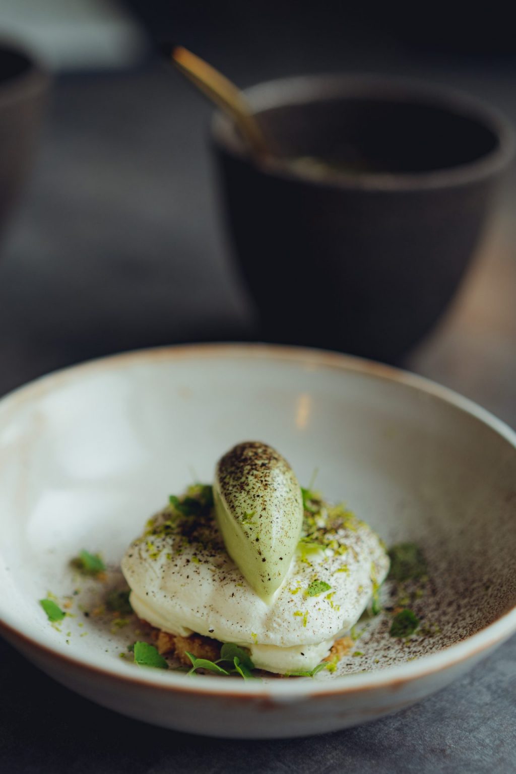 Photographie culinaire d'un dessert à base de citron vert
