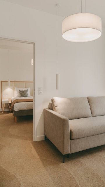 🎞️ Reportage hôtellerie 
En mai dernier j’ai réalisé un reportage photo complet pour un hôtel fraîchement rénové à La Baule
Aujourd’hui, je suis retourné faire les photos complémentaires des chambres, qui étaient réservées pendant toute la haute-saison 

#tourismeloireatlantique 
#loireatlantiquetourisme 
#hotellerie 
#labaule