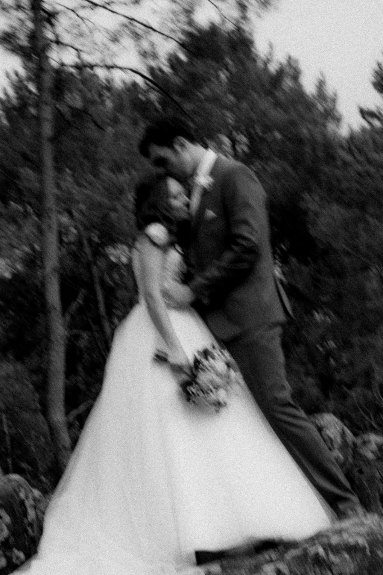 Photographie en noir et blanc de mariage
