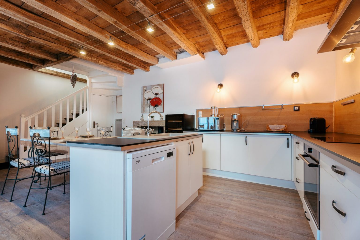 Photographie immobilière de la cuisine d'un appartement à Vannes