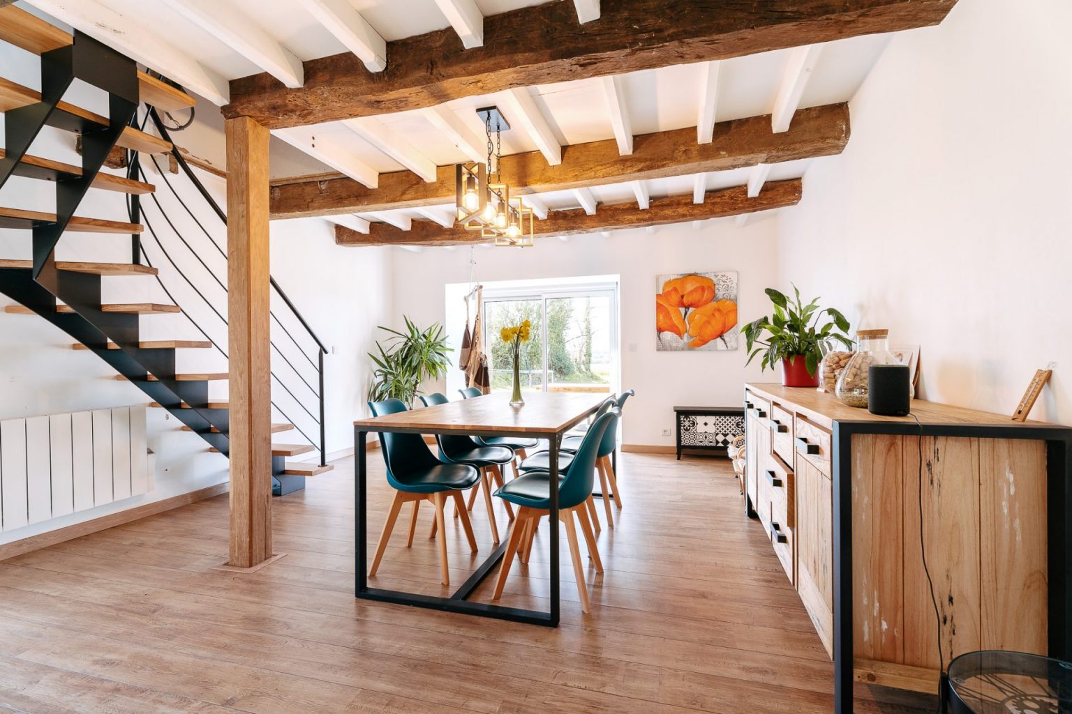 Photographie de la pièce de vie d'une longère dans le Morbihan