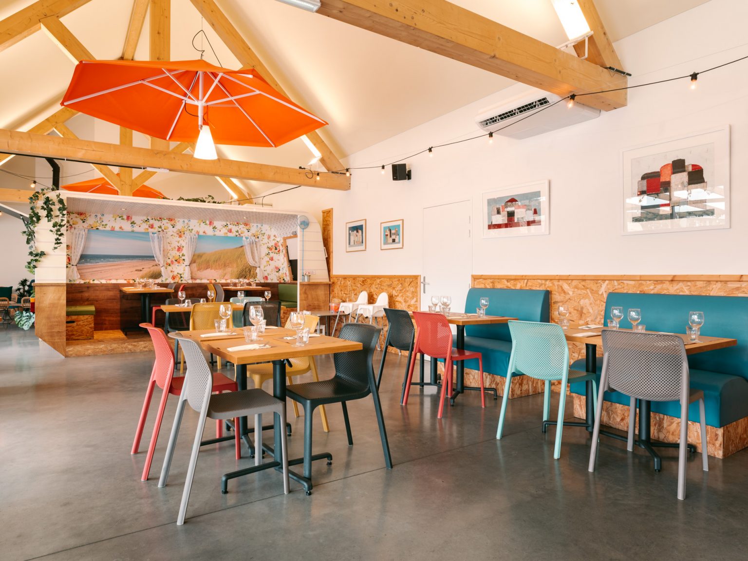 Photographie de la salle du restaurant d'un camping en Bretagne